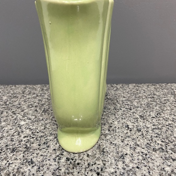 Elegant Green Shell Vase - Picture 4 of 16